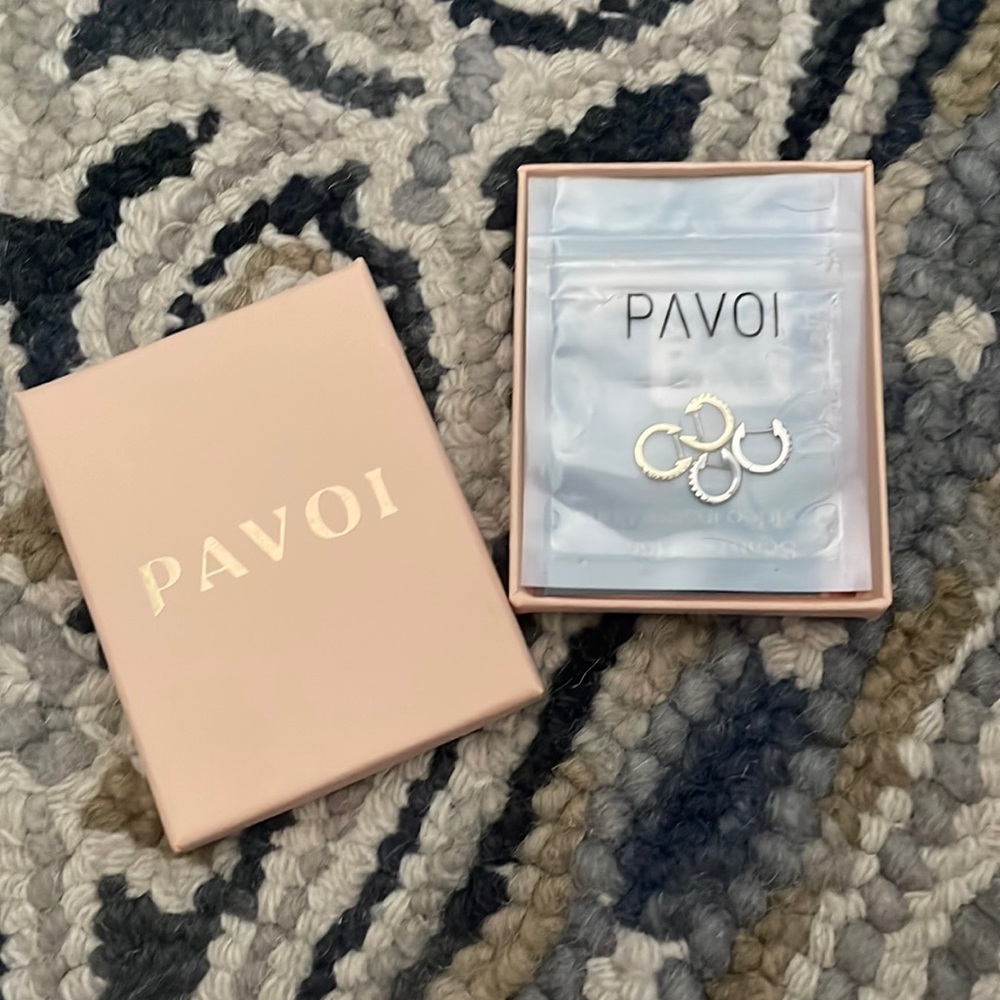 Pavoi Huggies earrings in gold and silver